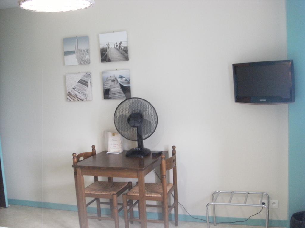 Les Confins Du Perche Hotel Tuffe Room photo